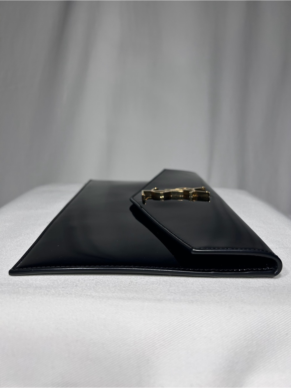 Saint Laurent Black YSL Patent Leather Y-Ligne Clutch gold-tone Y buckle - Picture 4 of 9